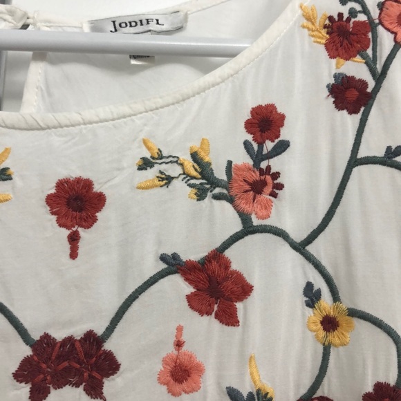 Embroidered top - Picture 2 of 4